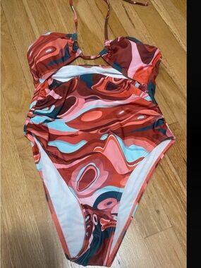 One Piece Swimsuit Size S 4-6, Excel. Cond..